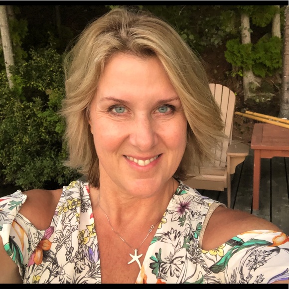 Meet your Posher, Julie - Picture 1 of 1